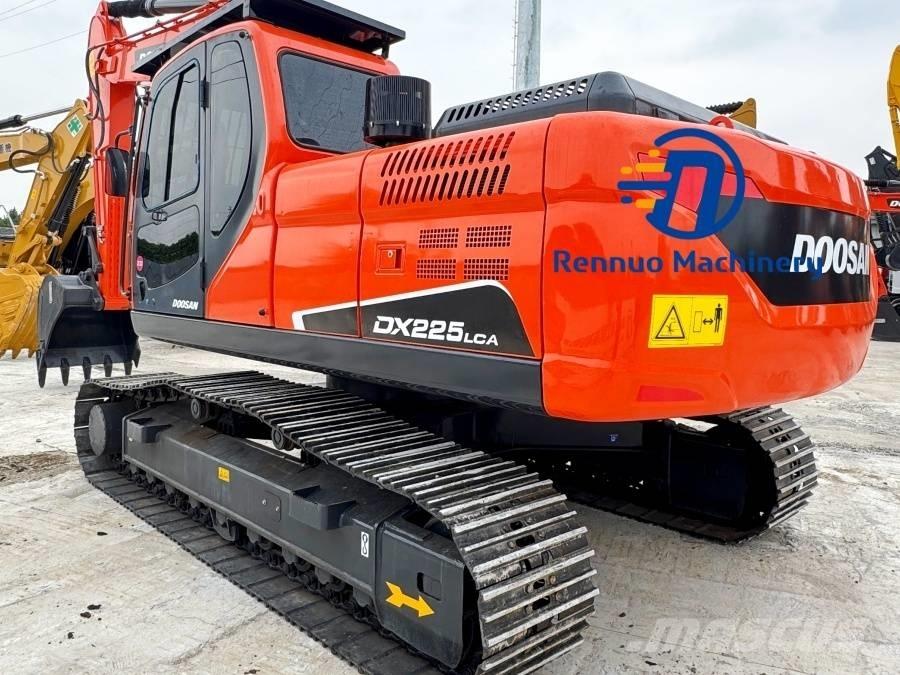 Doosan DX 225 LCA حفارات زحافة