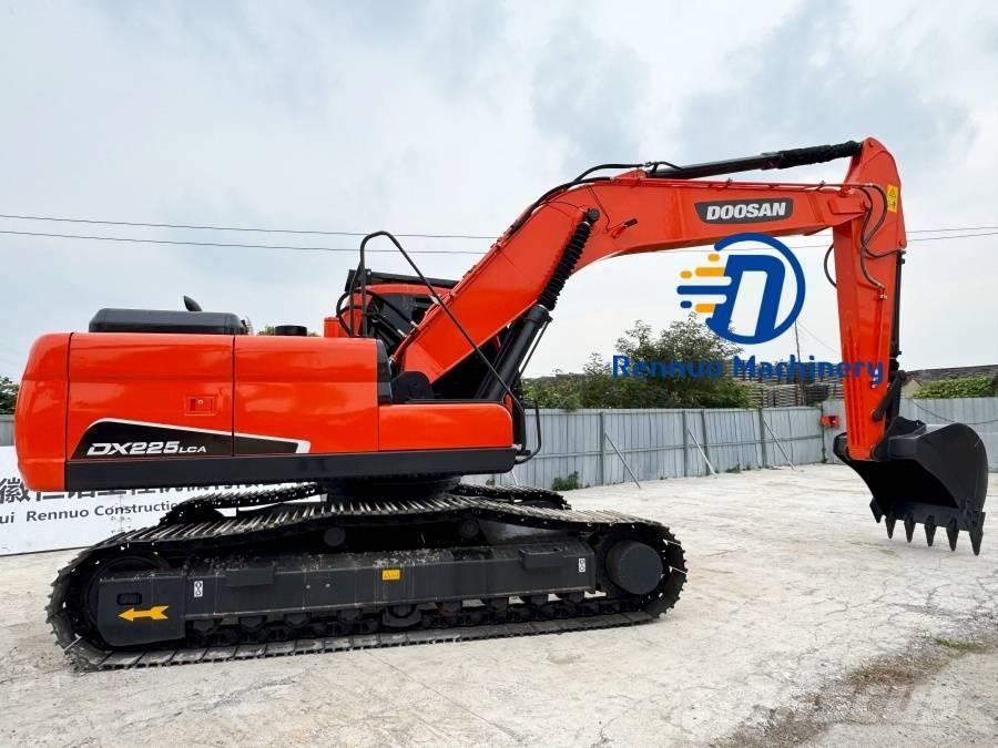 Doosan DX 225 LCA حفارات زحافة