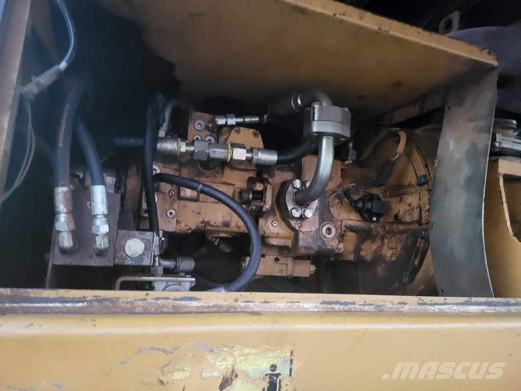 CAT M318c حفارات بعجل