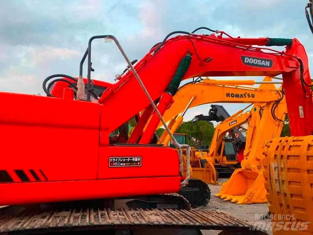 Doosan DX 225 LC حفارات زحافة
