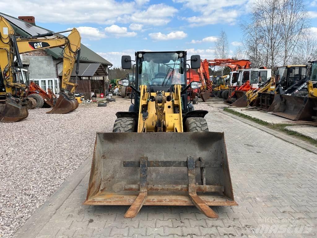 CAT 906 H 2 لوادر بعجل
