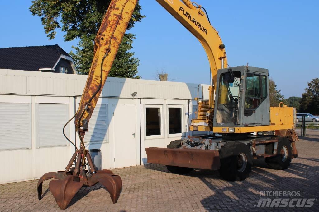 Furukawa W 630 E حفارات بعجل