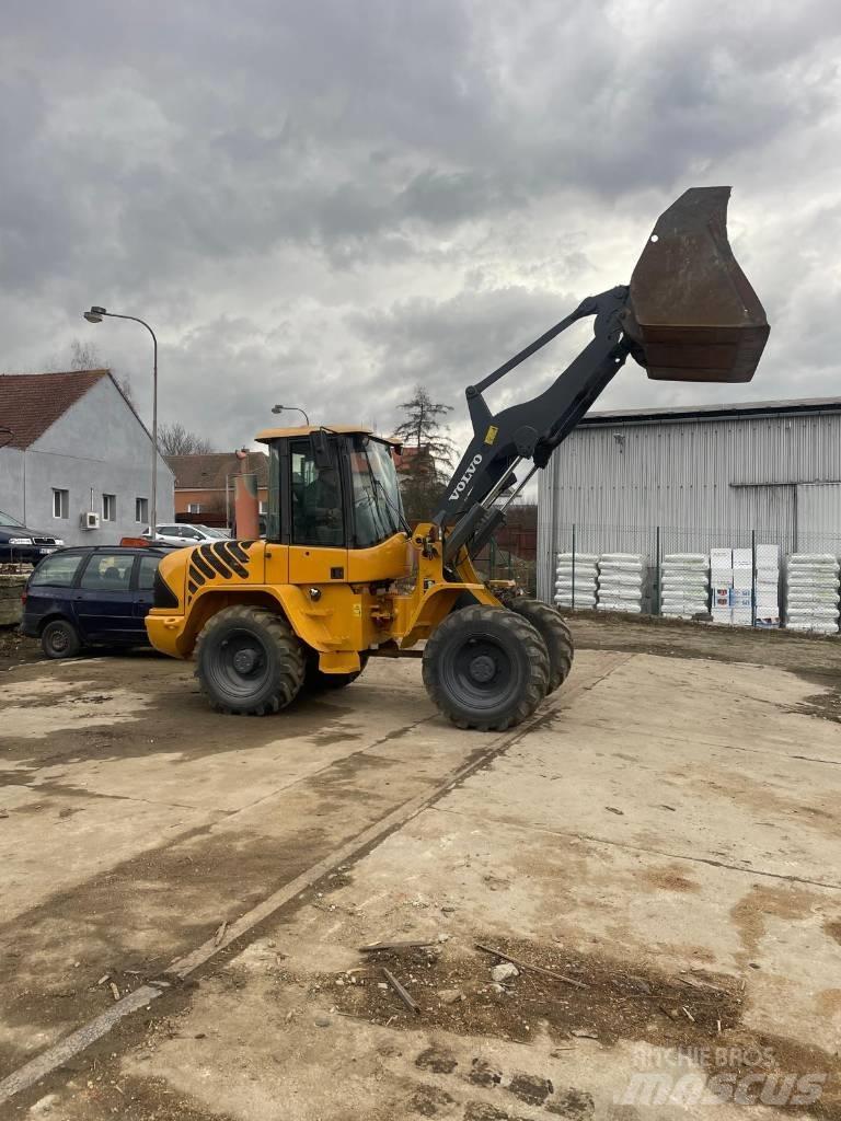 Volvo L 40 B لوادر بعجل