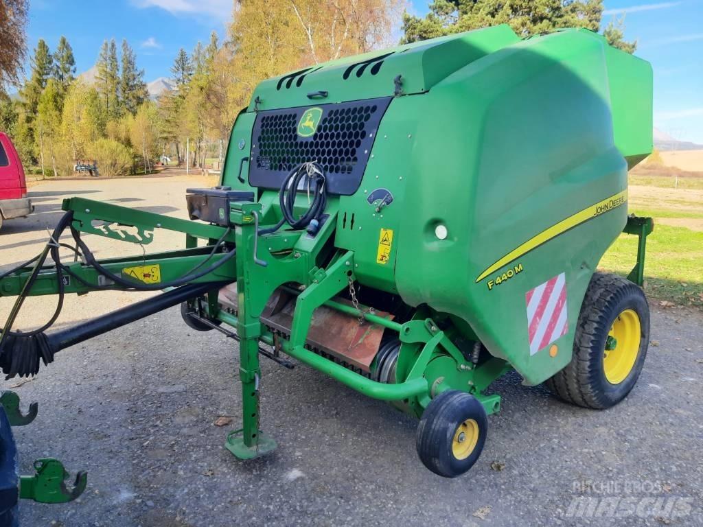 John Deere F 440 M محزمات مستديرة