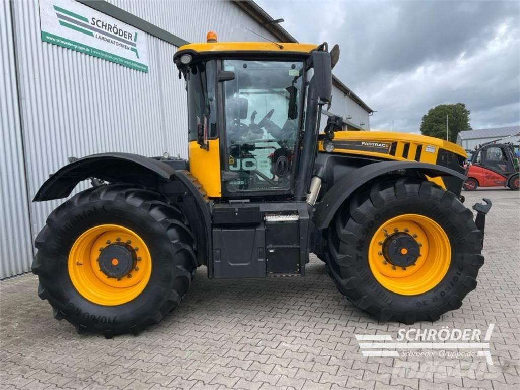 JCB FASTRAC 4220 الجرارات