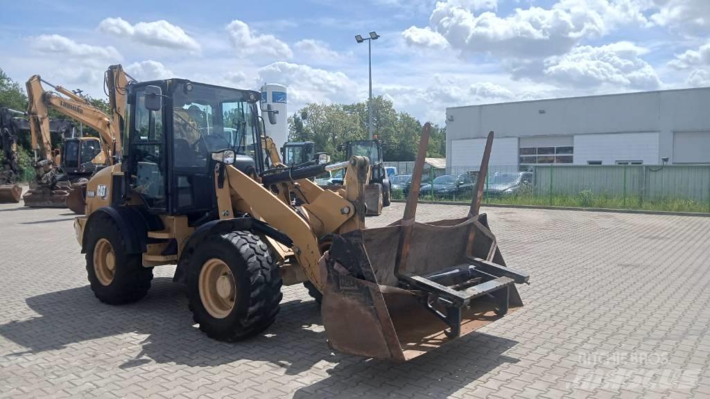 CAT 908 M لوادر بعجل