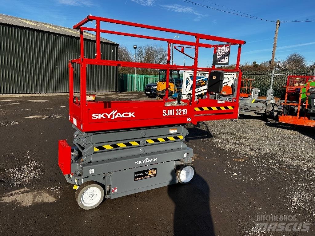 SkyJack SJ 3219 رافعات مقصية الشكل