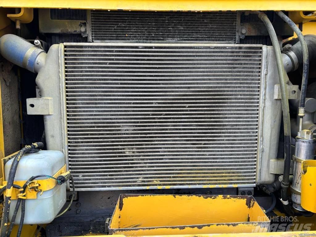 Komatsu PC 340 LC-7 حفارات زحافة