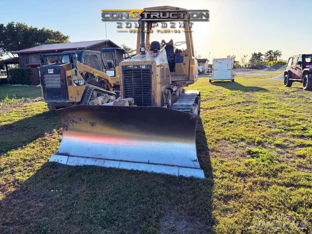 CAT D 3 G LGP بلدوزرات مجنزرة