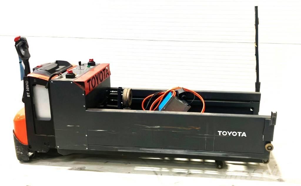 Toyota LWE200 + tugger شاحنة يدوية بمنصة نقالة
