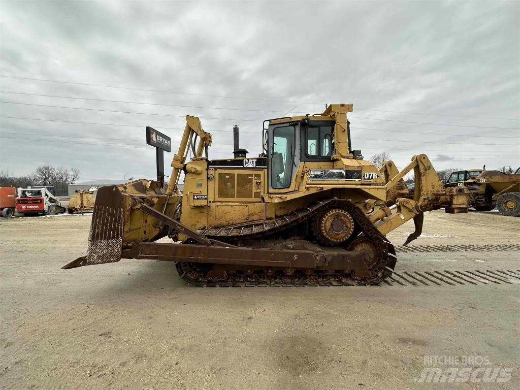 CAT D7R بلدوزرات مجنزرة