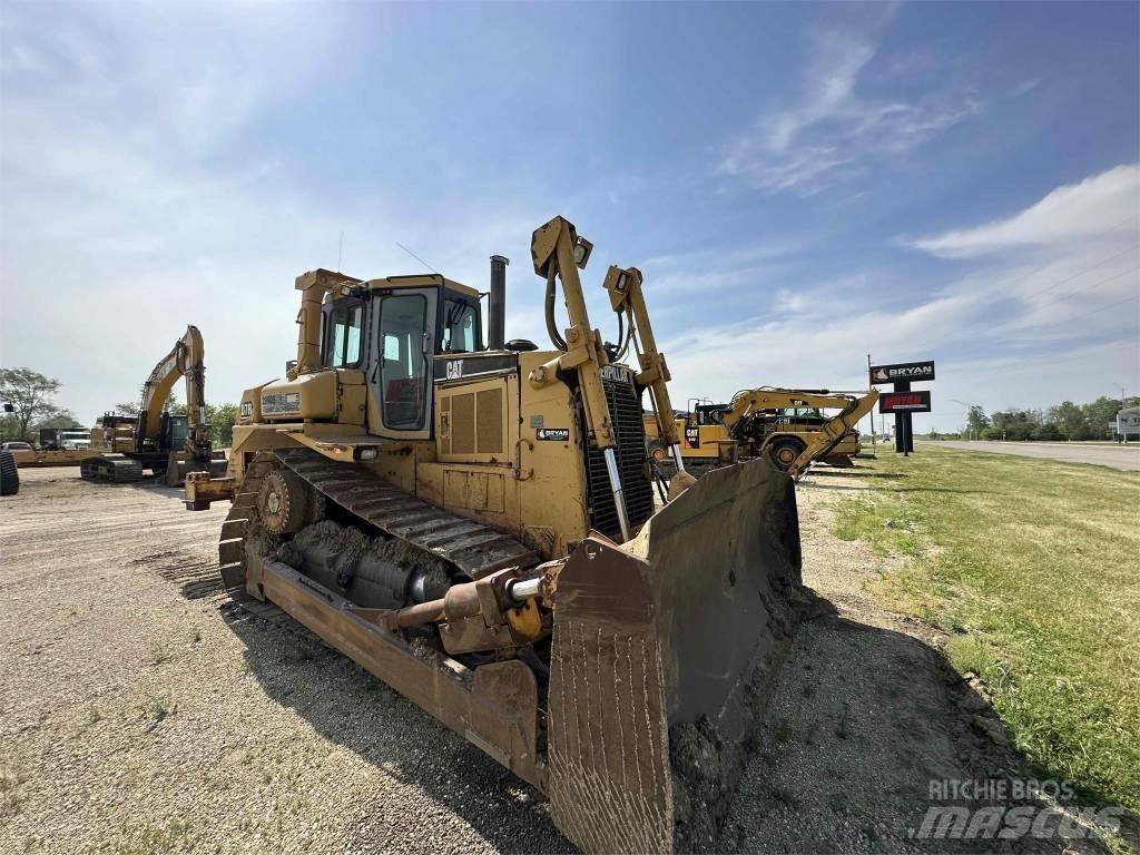 CAT D7R بلدوزرات مجنزرة