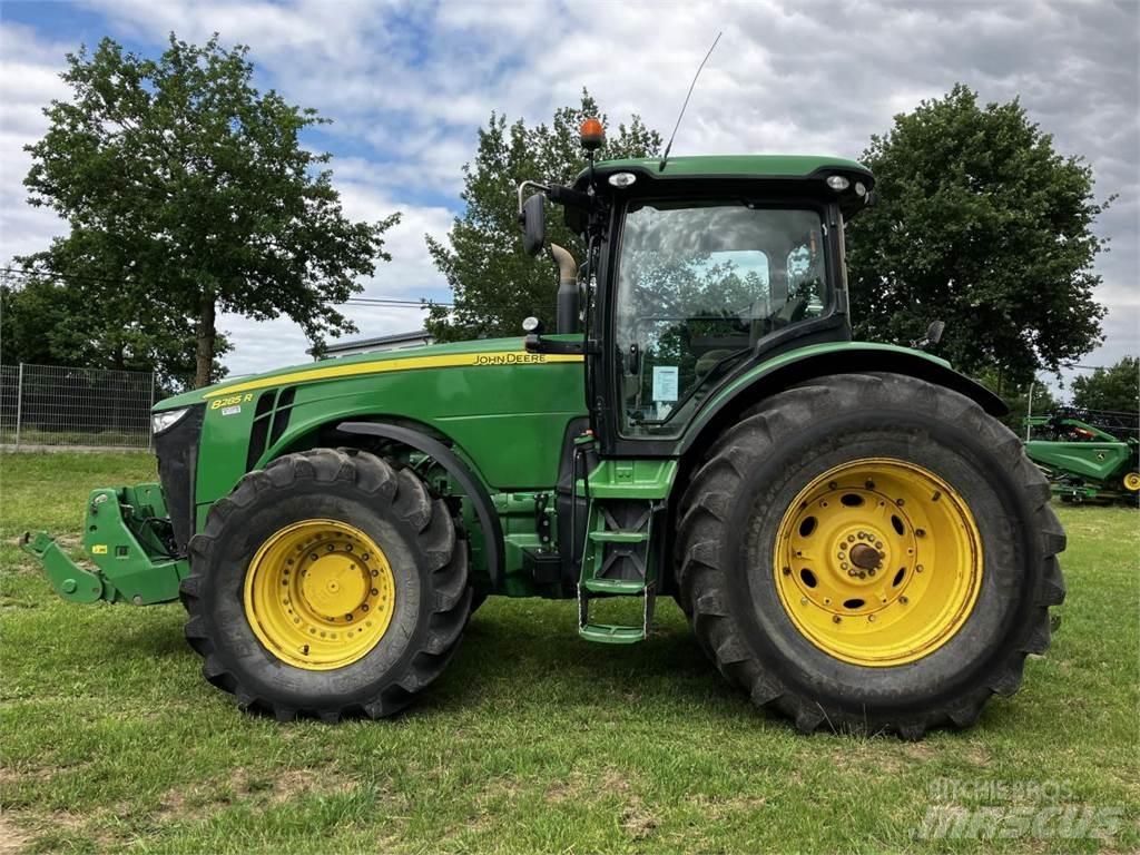 John Deere 8285R الجرارات