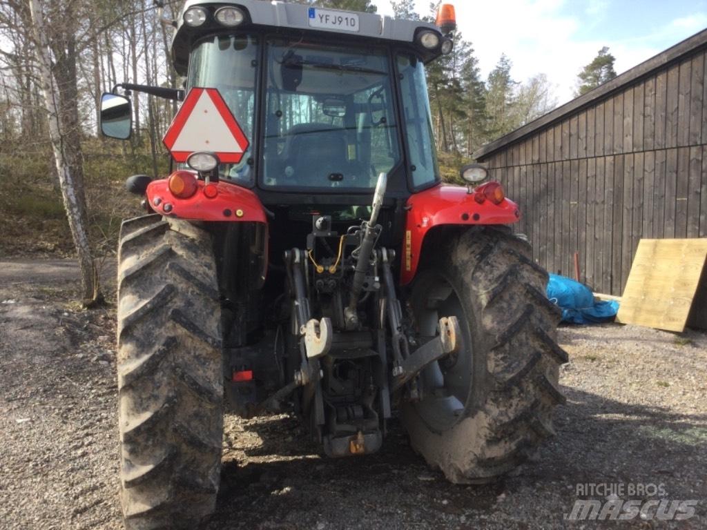 Massey Ferguson 5712 الجرارات