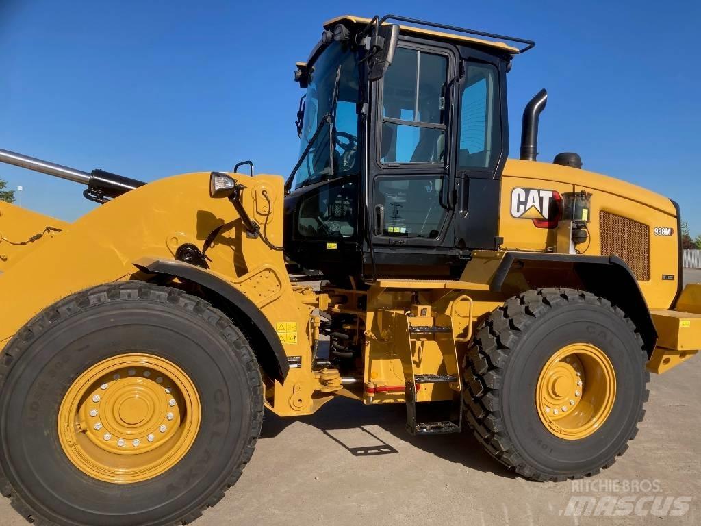 CAT 938M لوادر بعجل