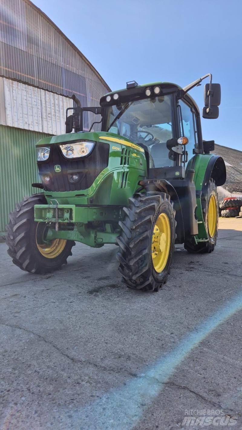 John Deere 6120 M الجرارات