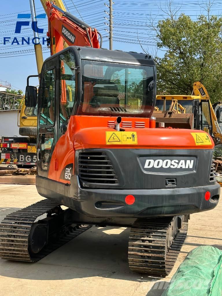 Doosan dx 60 حفارات زحافة