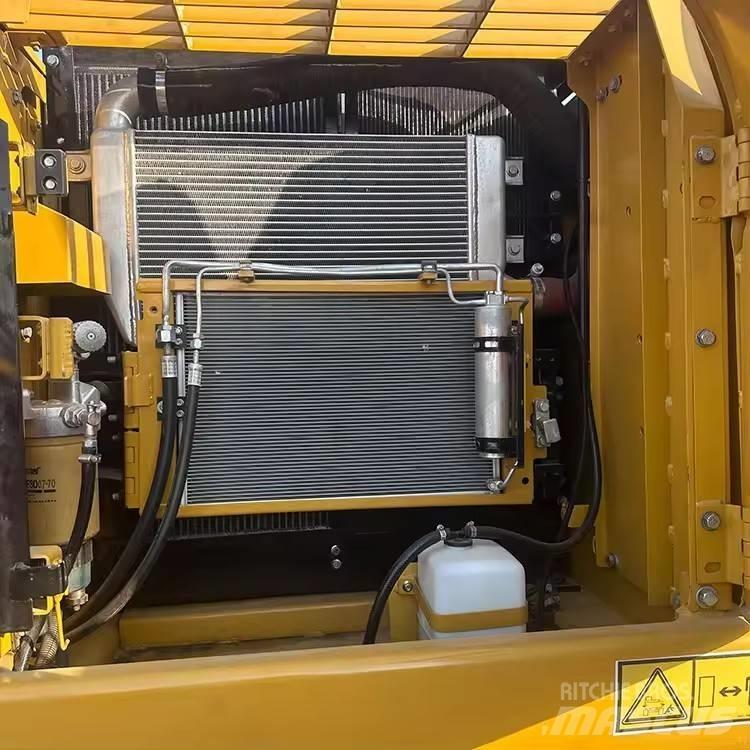 CAT 320 D2L حفارات زحافة