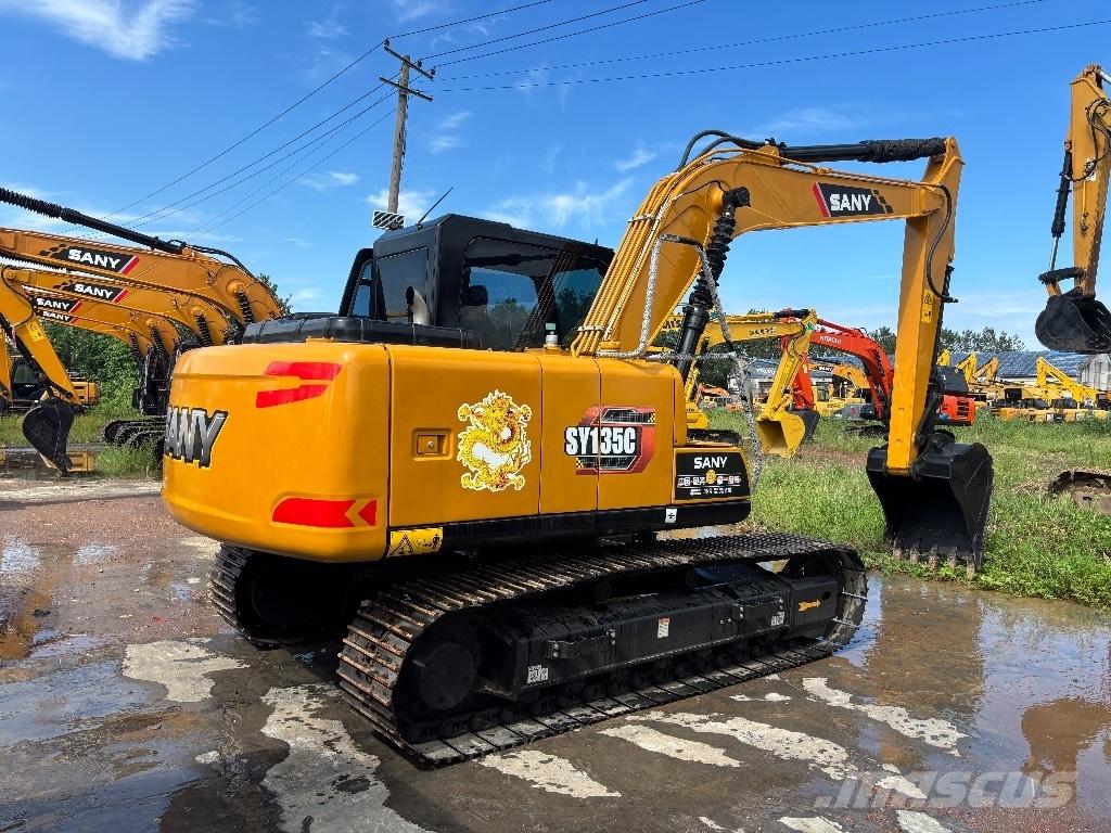 Sany SY 135 C حفارات زحافة