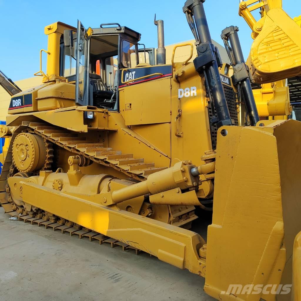 CAT D 8 R بلدوزرات مجنزرة