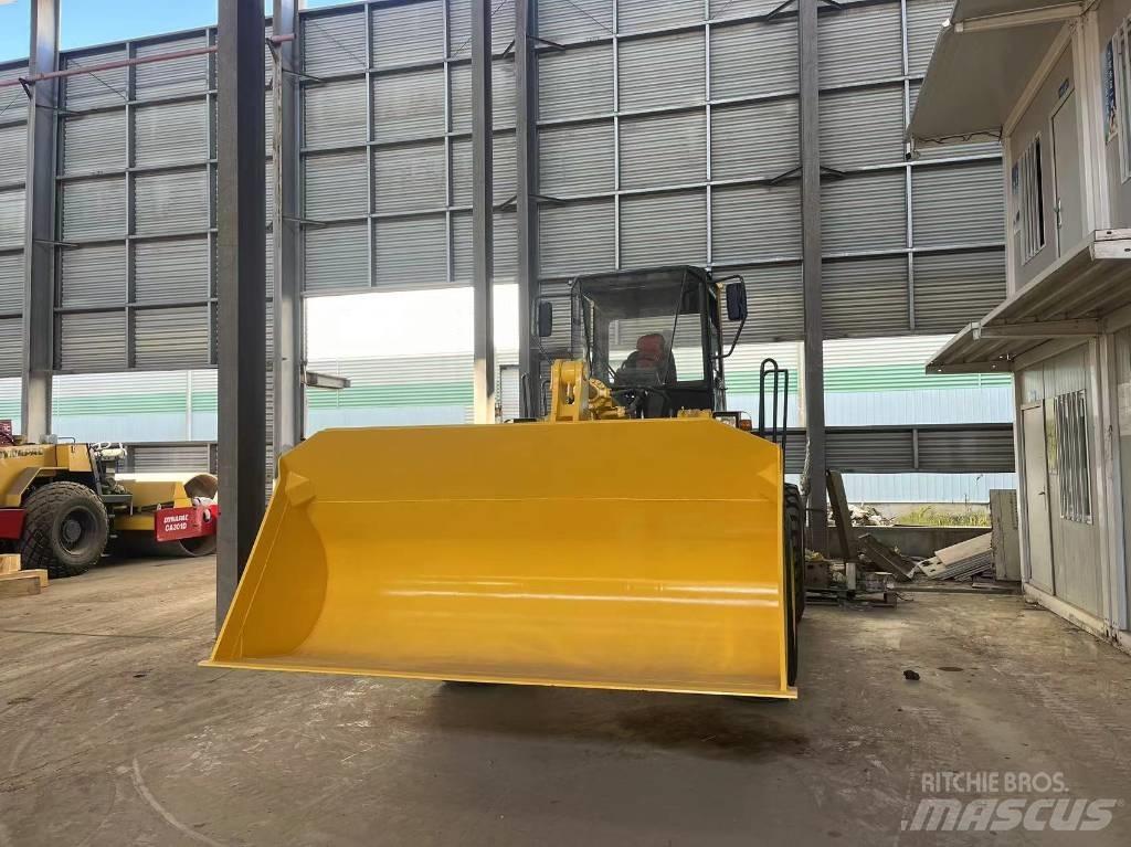 Komatsu WA 320-3 لوادر بعجل