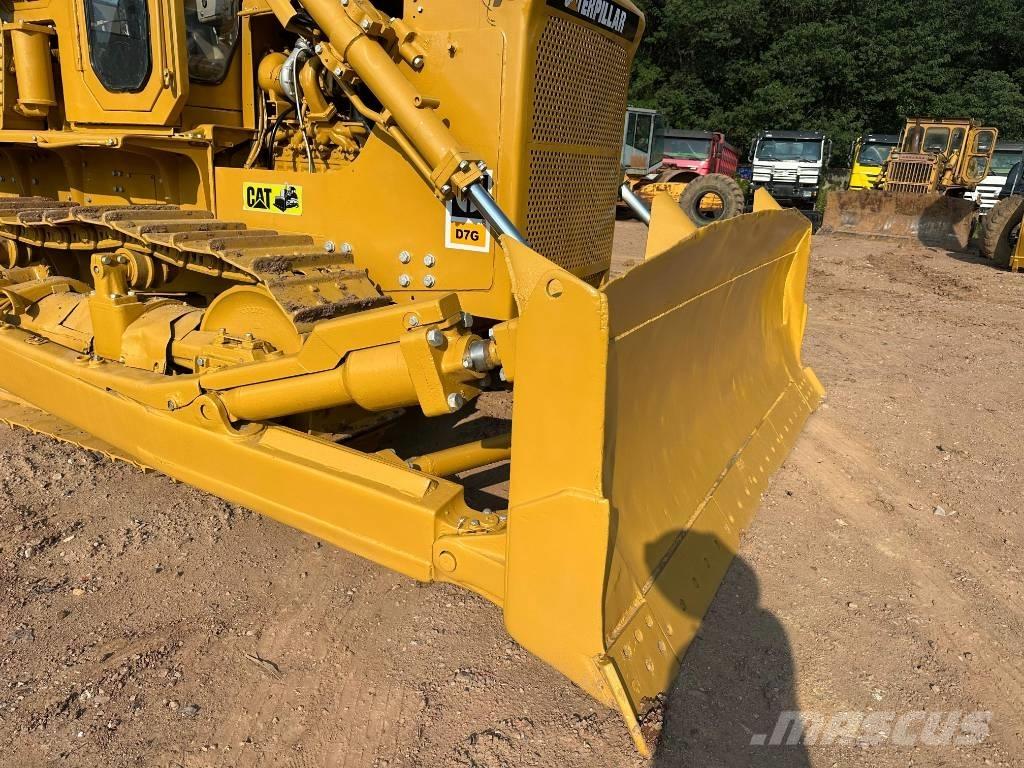 CAT D7G بلدوزرات مجنزرة