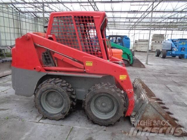 Bobcat S130 لوادر انزلاقية التوجيه