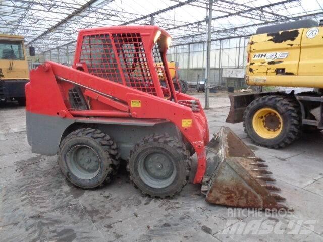 Bobcat S130 لوادر انزلاقية التوجيه