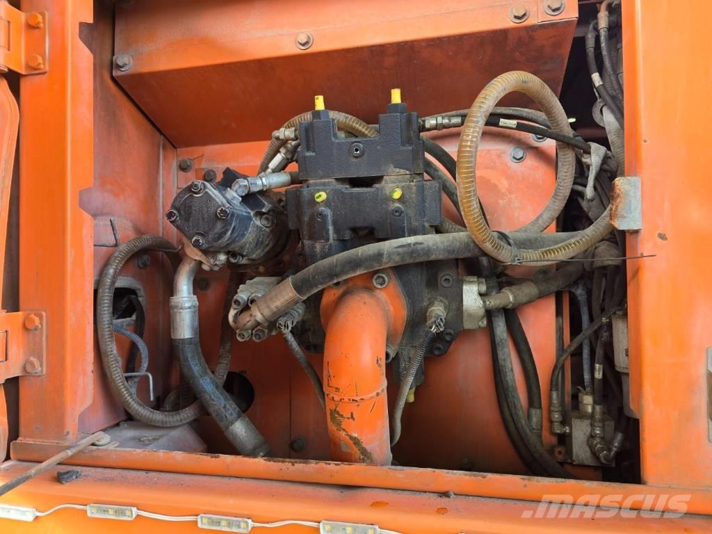 Doosan DX 210 W حفارات بعجل