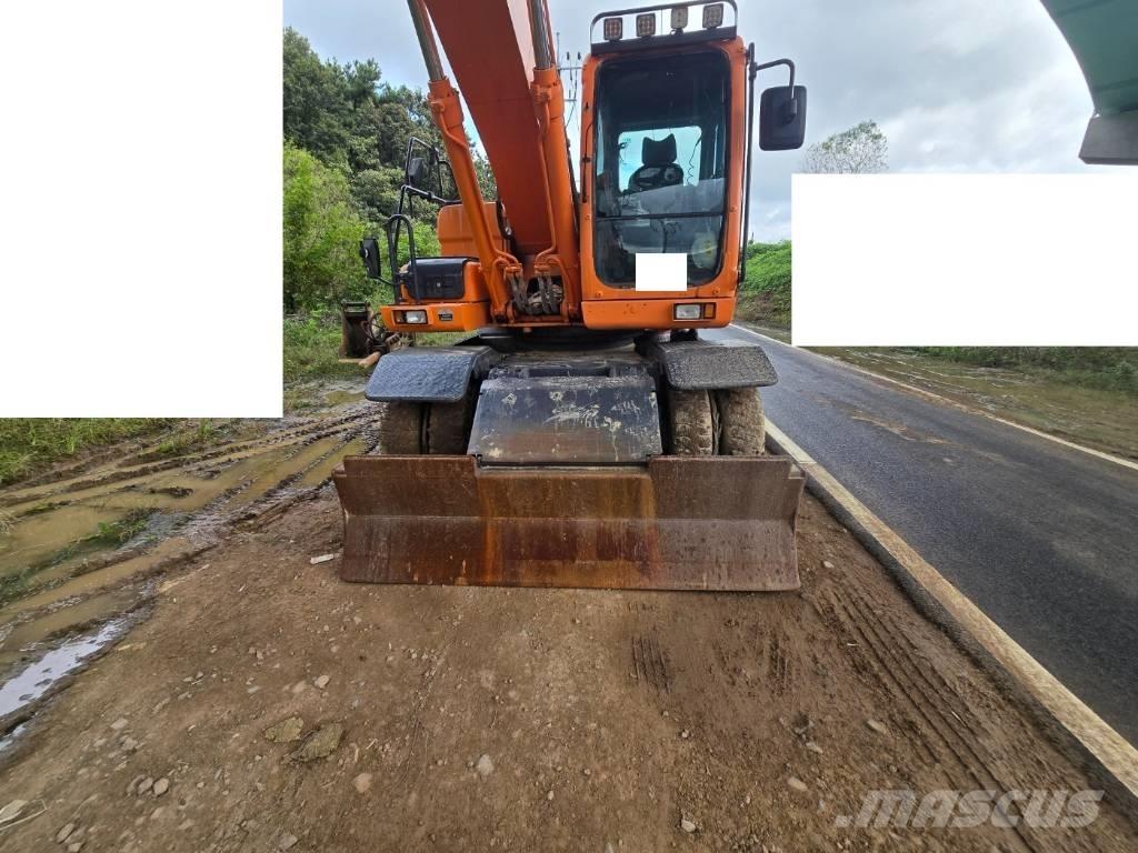 Doosan DX 210 W حفارات بعجل