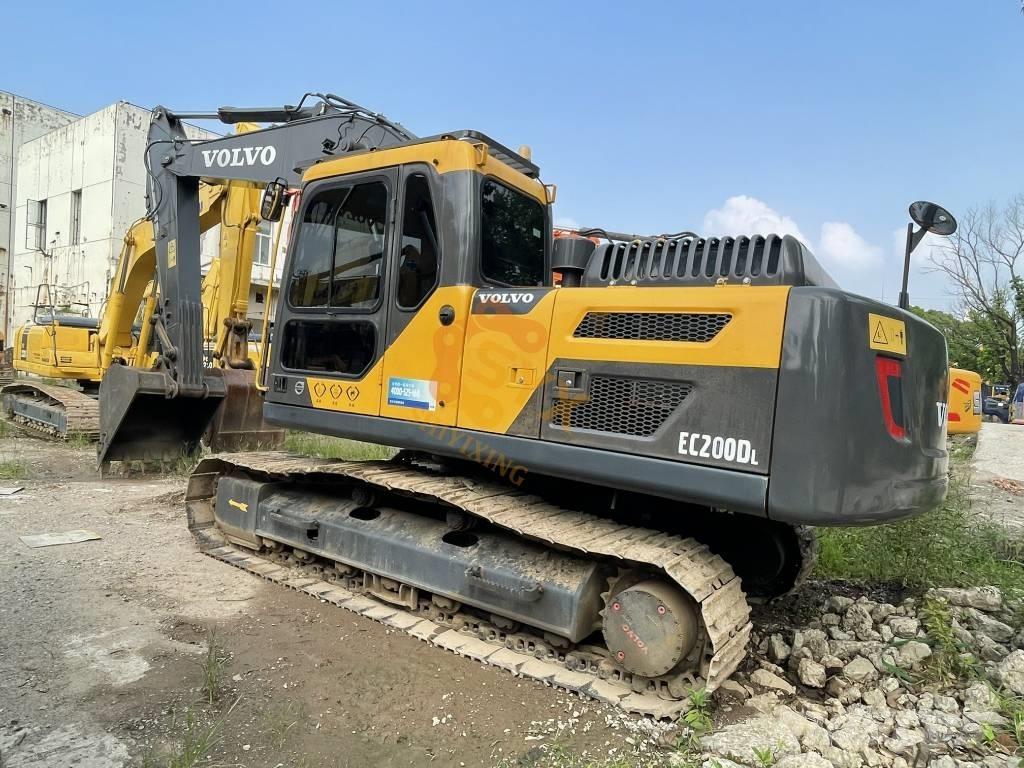 Volvo EC 200 D حفارات زحافة