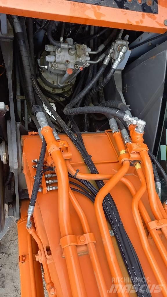 Hitachi ZX 210 LC حفارات زحافة