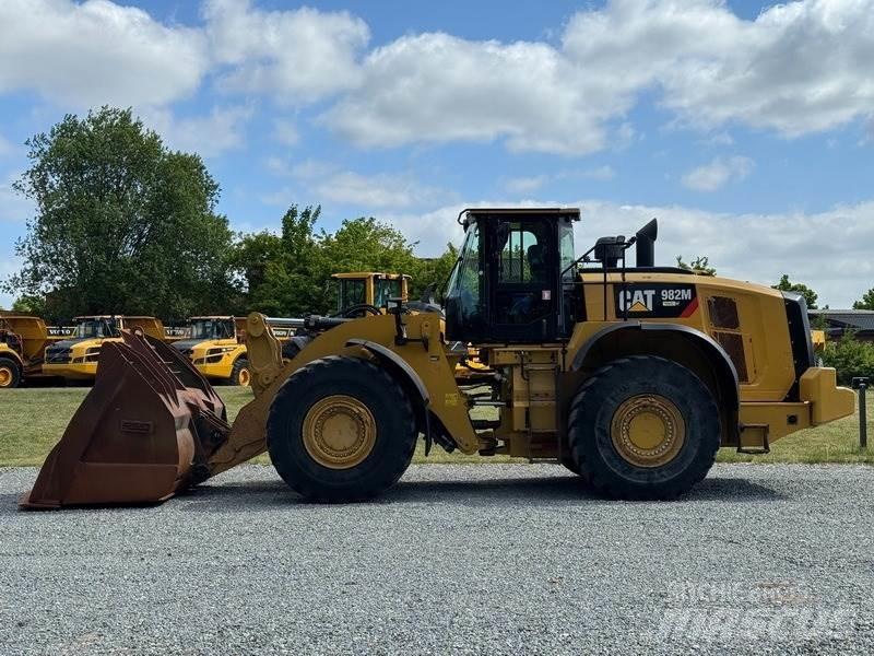 CAT 982 M لوادر بعجل