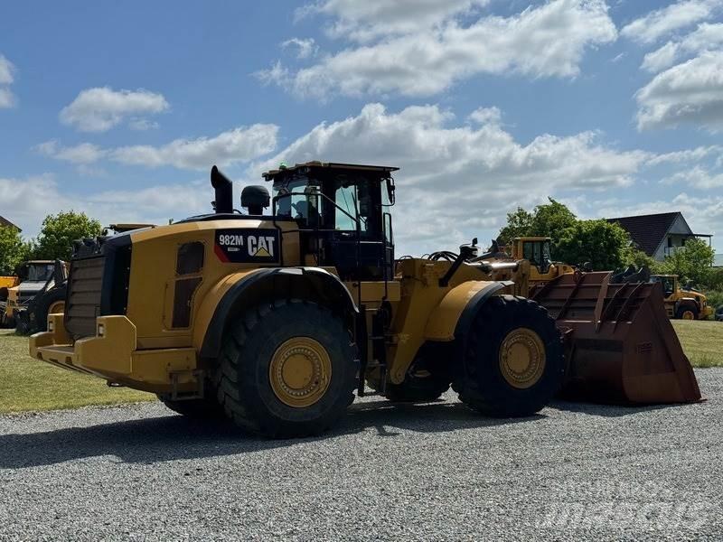 CAT 982 M لوادر بعجل