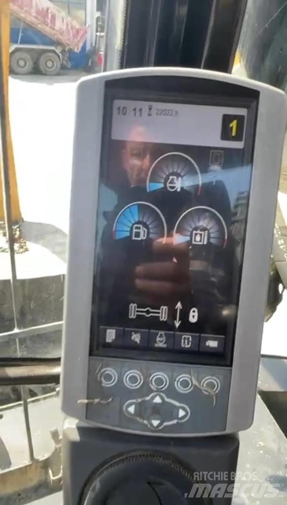 CAT 318D MH مناولات المخلفات / مناولات صناعية