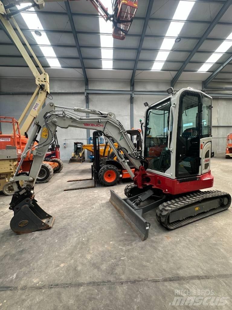 Takeuchi TB 325 R حفارات صغيرة أقل من 7 طن (حفارات صغيرة)