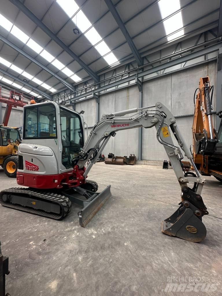 Takeuchi TB 325 R حفارات صغيرة أقل من 7 طن (حفارات صغيرة)