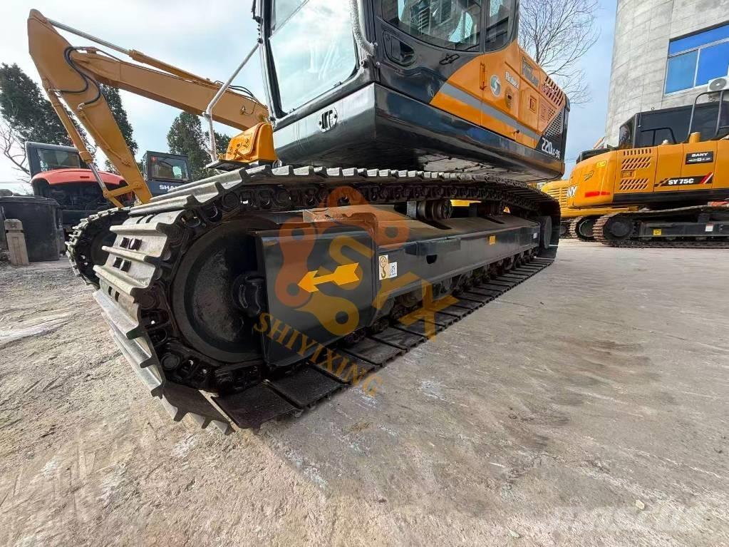 Hyundai R220-9S حفارات زحافة