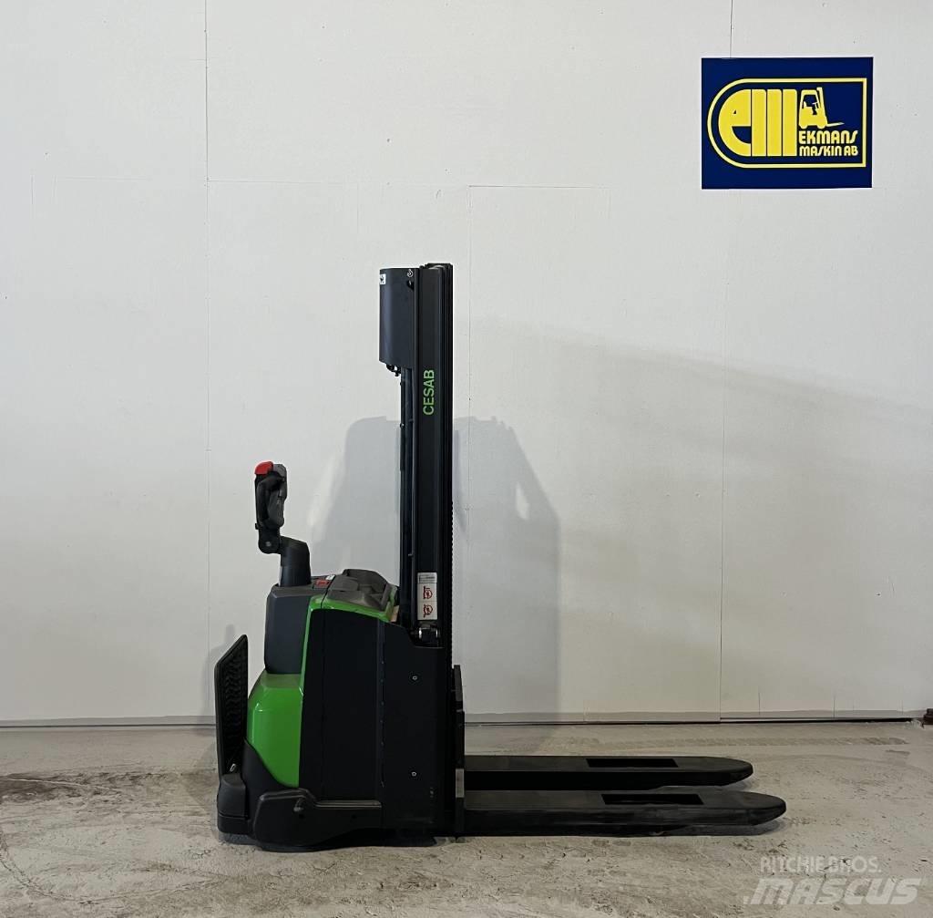 Cesab S 212 L معدات التكديس الجوالة