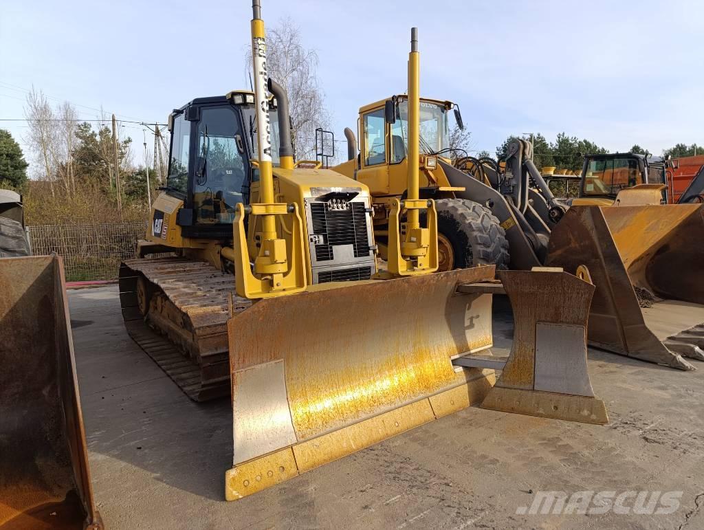 CAT D 6 K LGP بلدوزرات مجنزرة