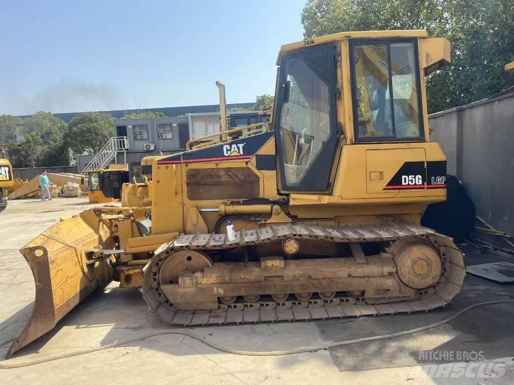 CAT D 5 G LGP بلدوزرات مجنزرة