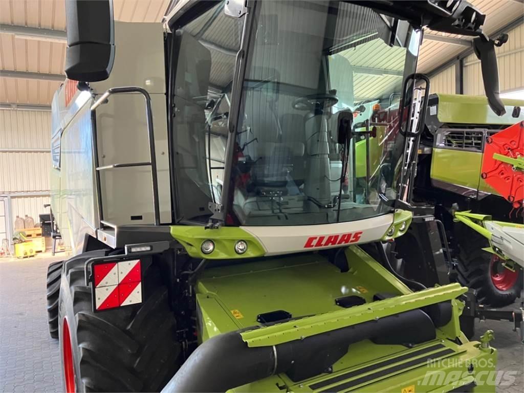 CLAAS TRION 730 حصادات