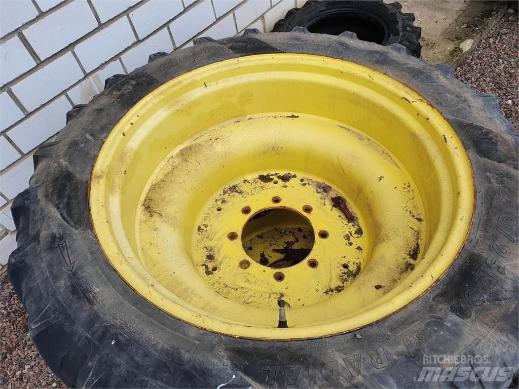 Kleber 270/95R32 الإطارات والعجلات والحافات