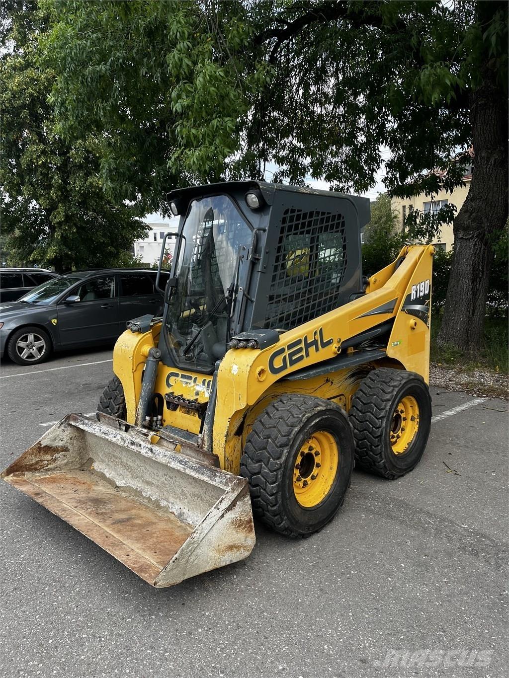 Gehl R 190 لوادر انزلاقية التوجيه