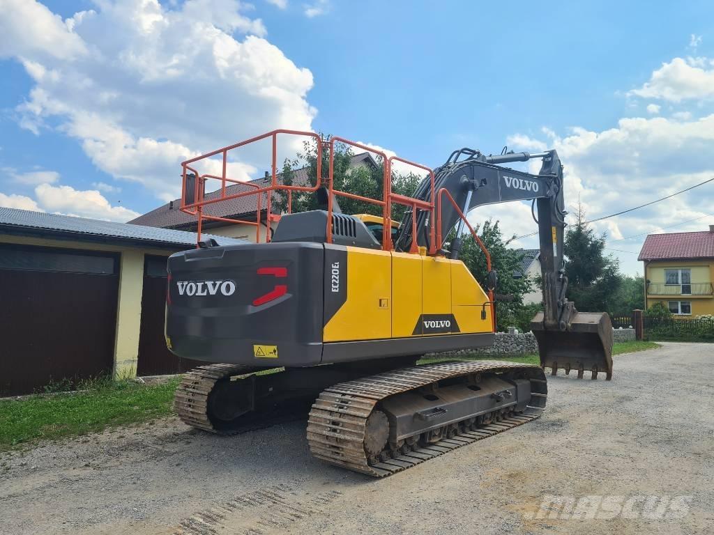 Volvo EC 220 E حفارات زحافة