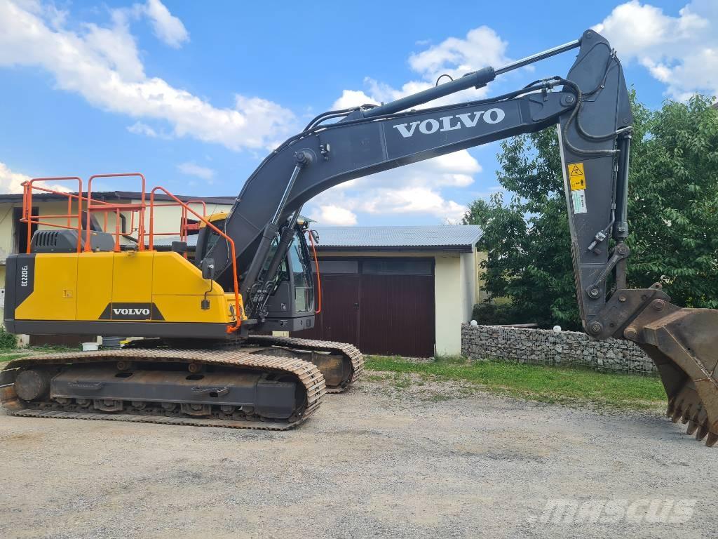 Volvo EC 220 E حفارات زحافة