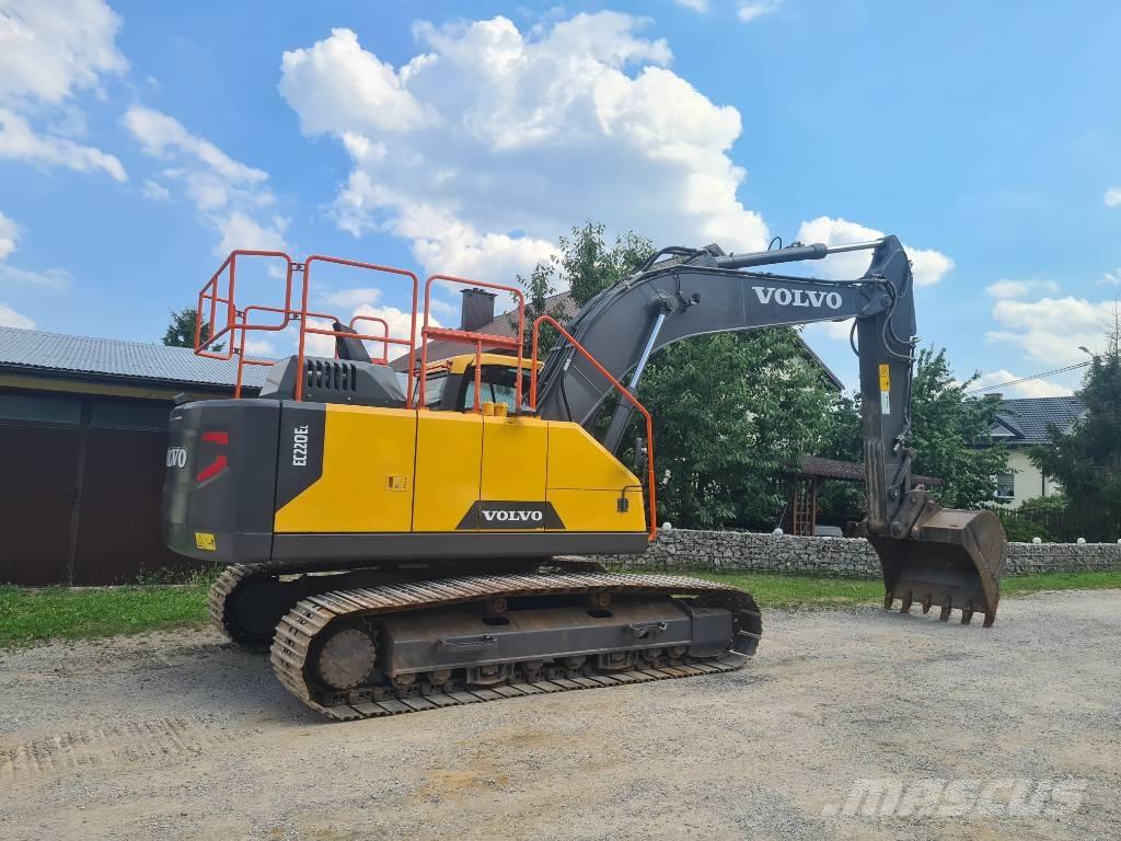 Volvo EC 220 E حفارات زحافة