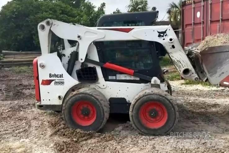 Bobcat S650 لوادر انزلاقية التوجيه