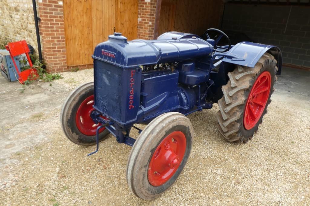  standard fordson الجرارات