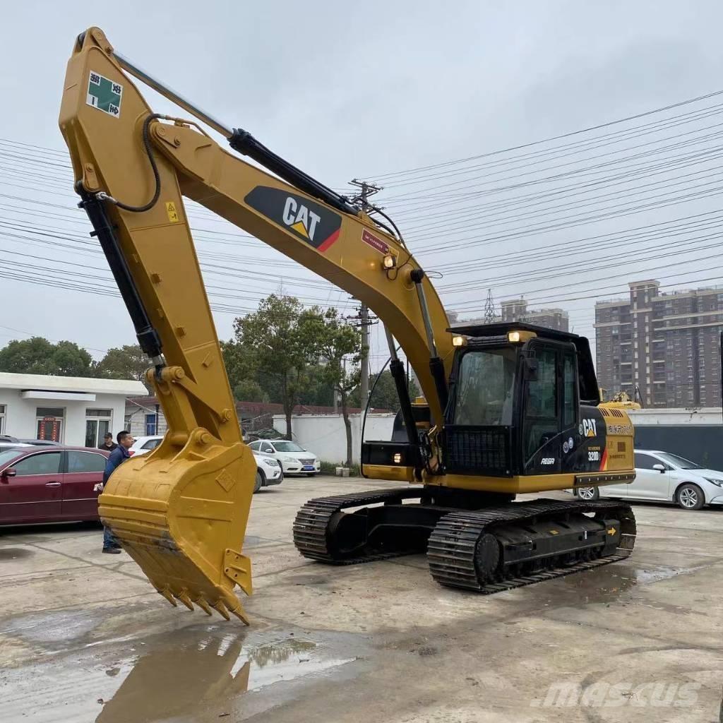 CAT 320 D حفارات زحافة